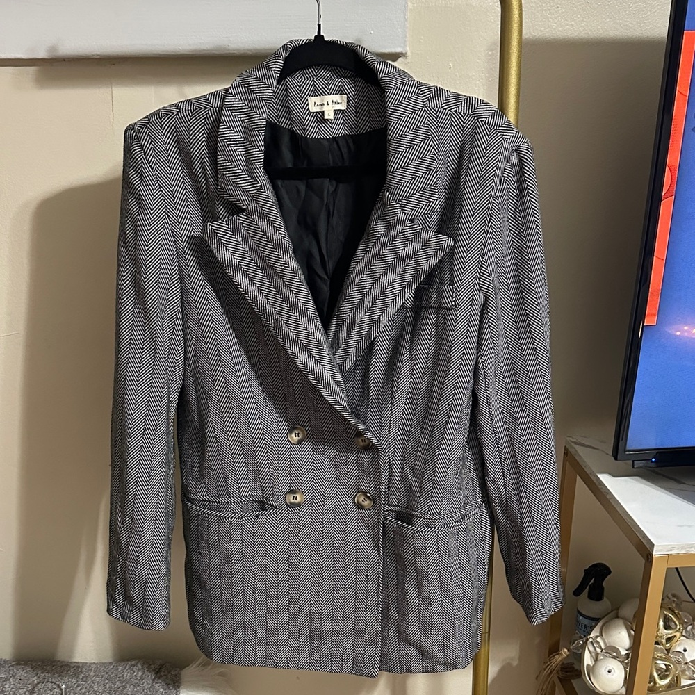 Elegant Women's Double-Breasted Blazer